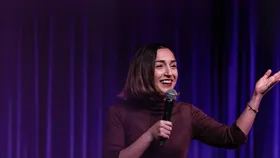 Özge Özel Stand Up